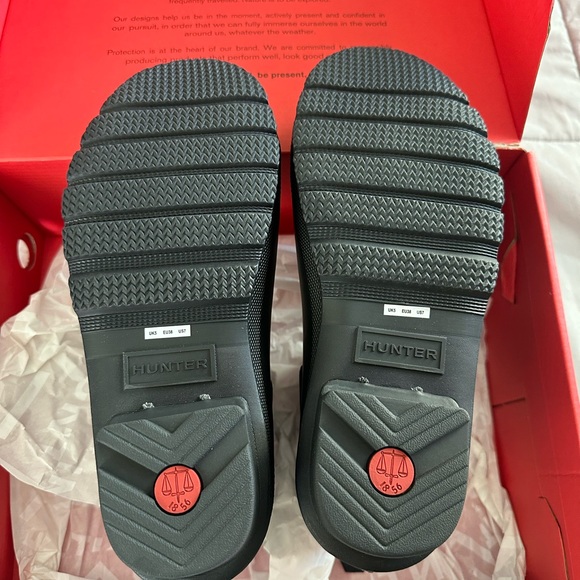 Women’s Hunter rain boot Size 7 - Picture 3 of 6